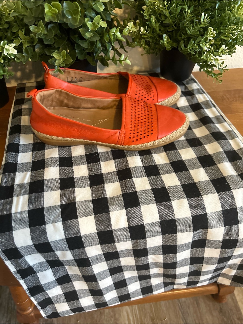 Clarks
Orange Clarks Artisan Reeney Helen Leather Espadrille Flats 5.5